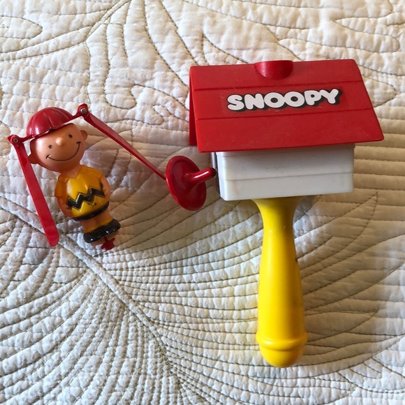 VINTAGE 70’s Peanuts Charlie Brown Spinner SNOOPY on Doghouse Child Whirly Toy - Picture 2 of 12